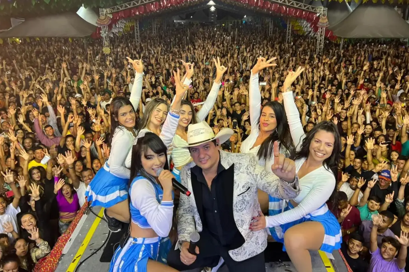 Bonde do Forró é conhecido por fazer covers de artistas consagrados da música sertaneja