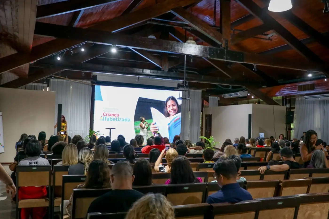 Momento reuniu representantes dos 16 municípios e contou com a presença da secretária de Educação Básica do Ministério da Educação (MEC), Kátia Schweickardt