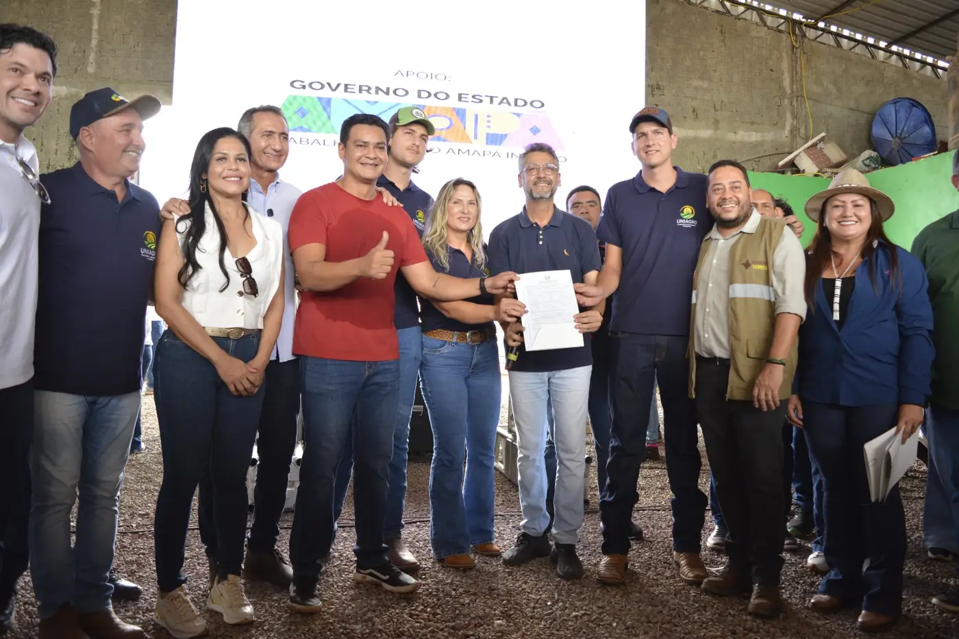 Mais de 100 agricultores são beneficiados com documentos regulatórios durante a abertura oficial da colheita de soja na Zona Rural de Macapá