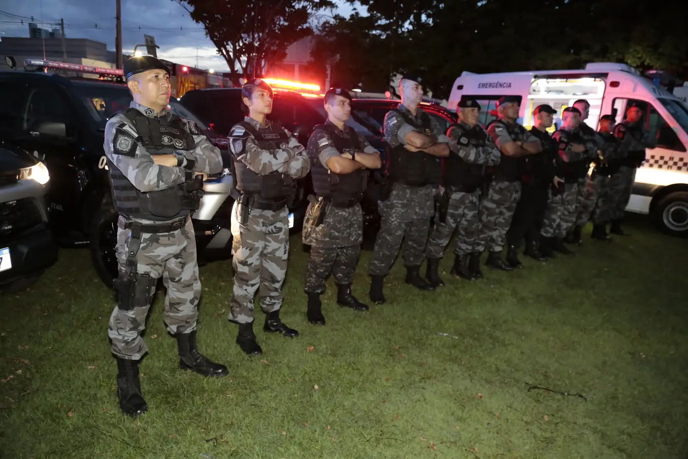 Patrulhamento a pé e motorizado são empregados no controle de tumultos e prevenção da violência