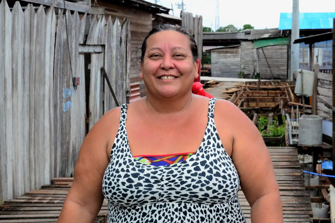 A dona de casa Zenilda Barros celebra os serviços de mobilidade urbana realizados em Macapá pelo Governo do Amapá