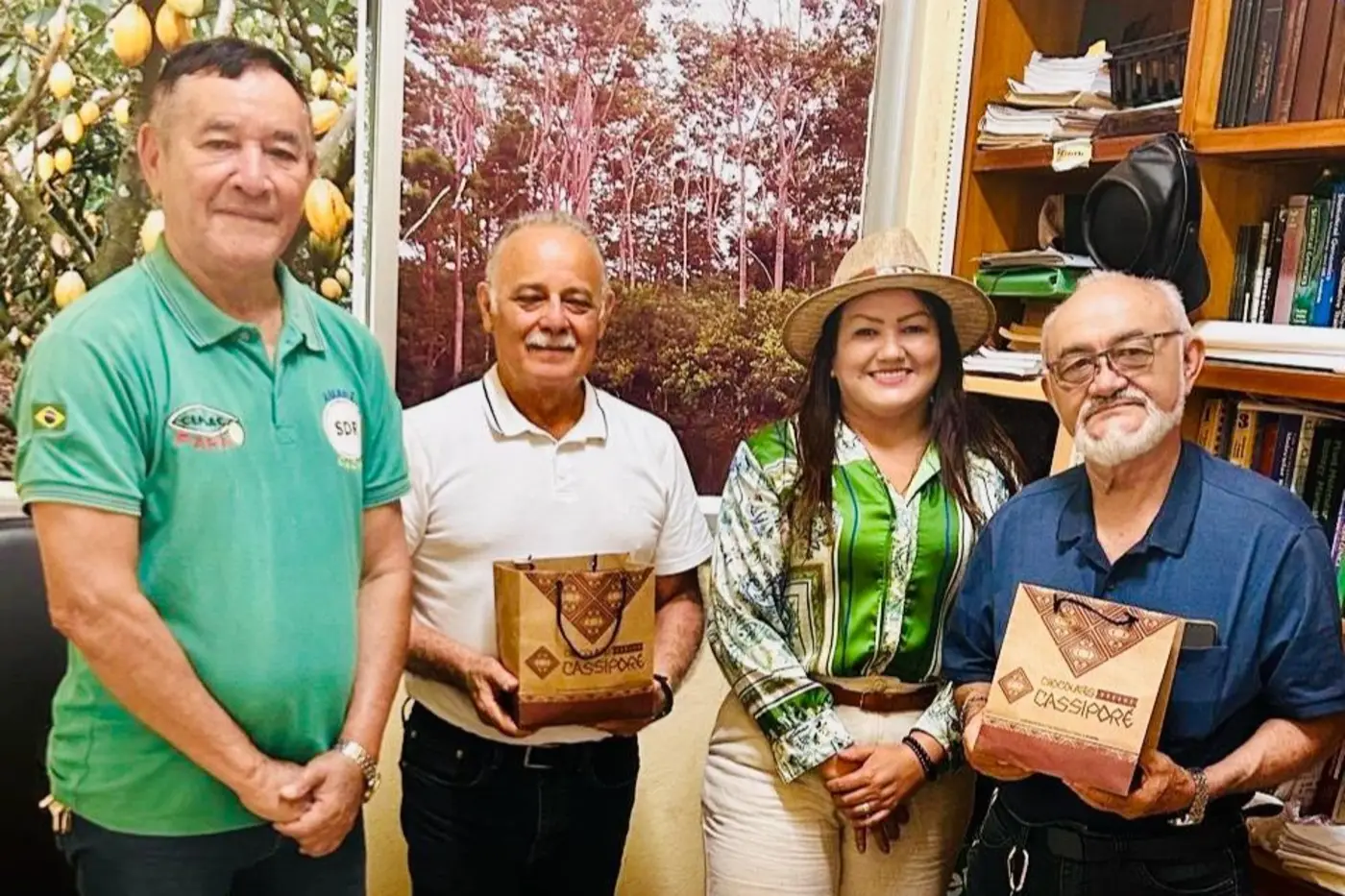 Diretores da Ceplac/PA, Fernando Teixeira (segundo da esquerda para direita) e Carlos Corrêa. (último à direita), recepcionaram a secretária da SDR, Beatriz Barros e o engenheiro, Luiz Cabral