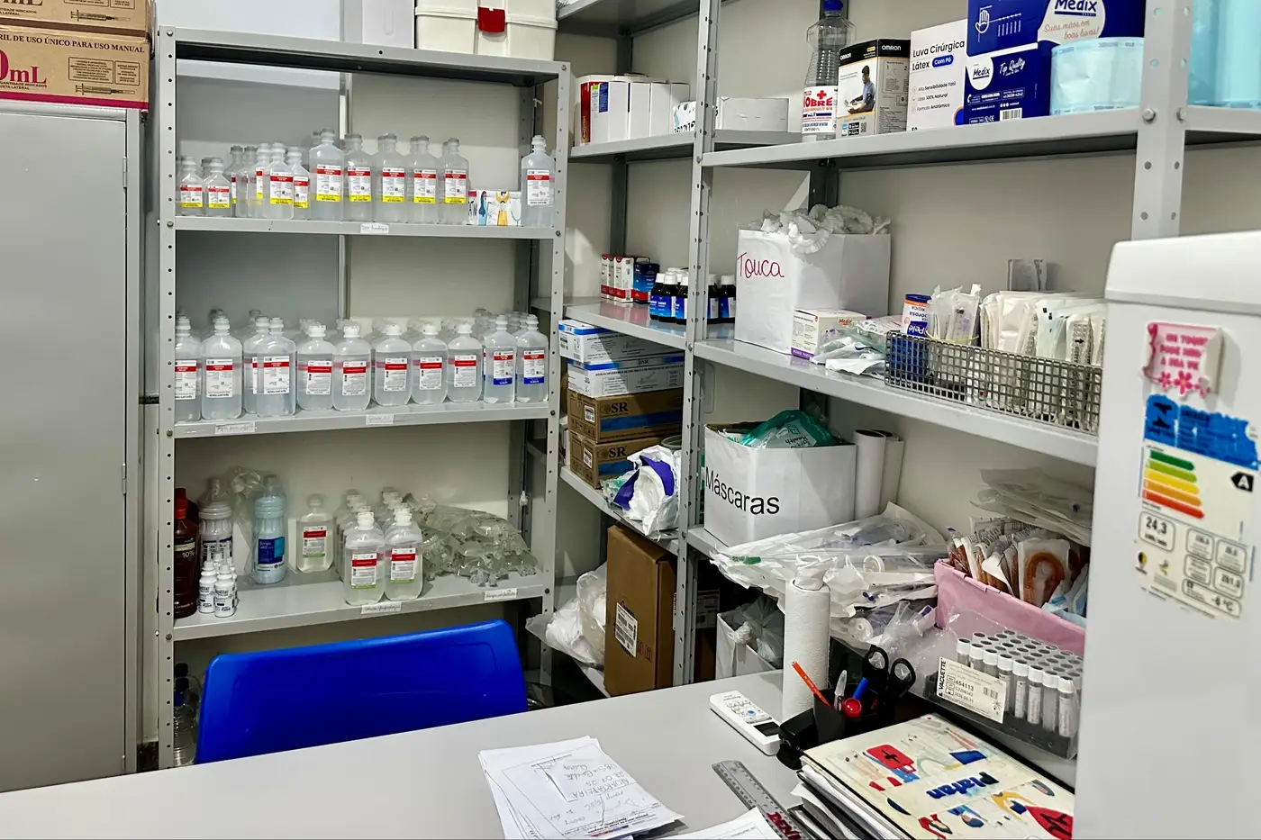 Sala de medicamentos abastecida para os dias de festividades