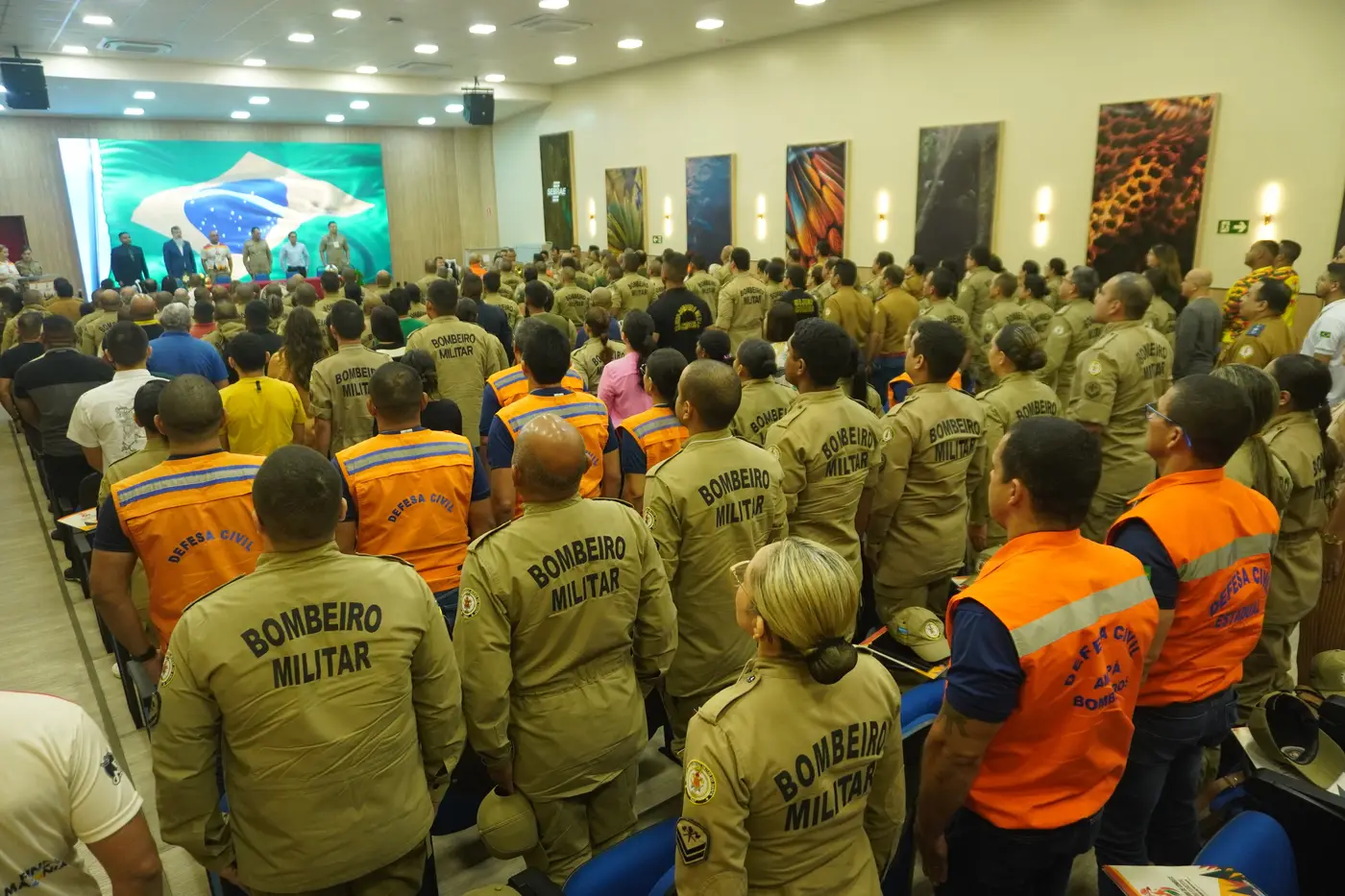 O seminário reúne cerca de 250 militares e representantes de instituições ambientais e de saúde