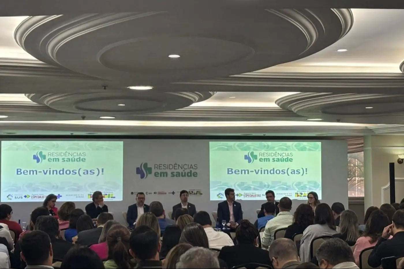Encontro buscou criar um espaço de diálogo para aprimorar a formação médica especializada, especialmente no campo da oncologia