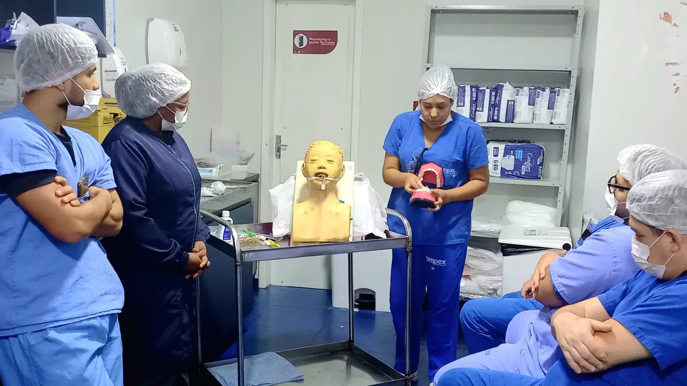 Capacitação voltada ao manejo clínico da sialorreia, condição caracterizada pela produção excessiva de saliva