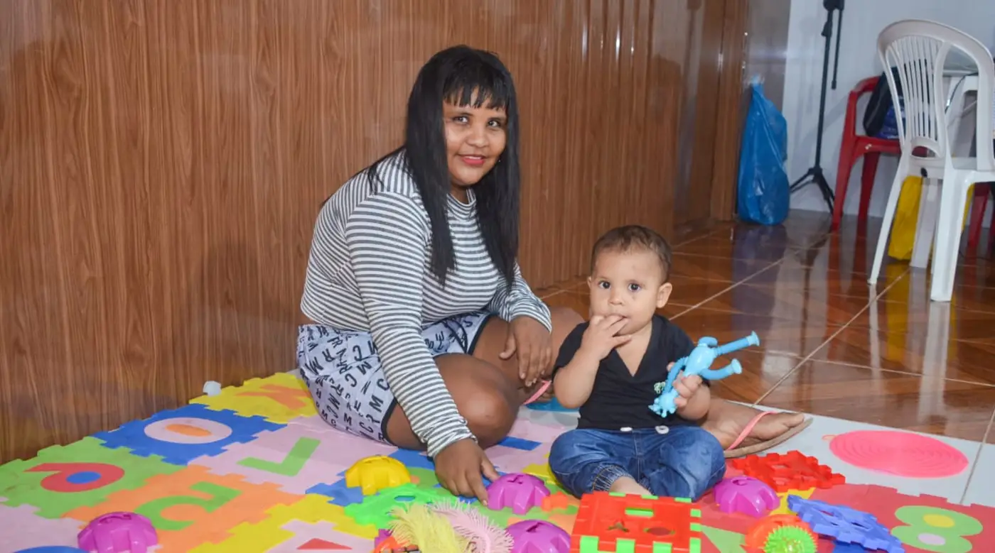 Odilena Assunção, de 22 anos, aproveitou a passagem do Super Fácil das Águas para emitir documentos dos filhos