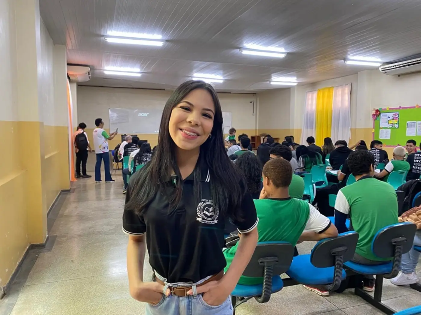 A aluna do 3º ano do ensino médio Julya Viana, de 17 anos
