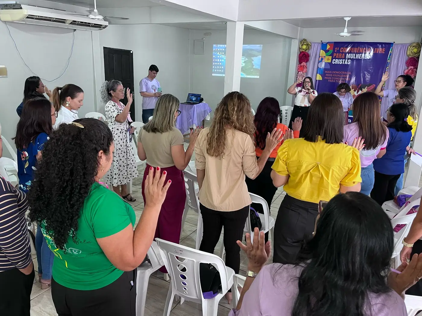 Participantes iniciaram a conferência no sábado, 9