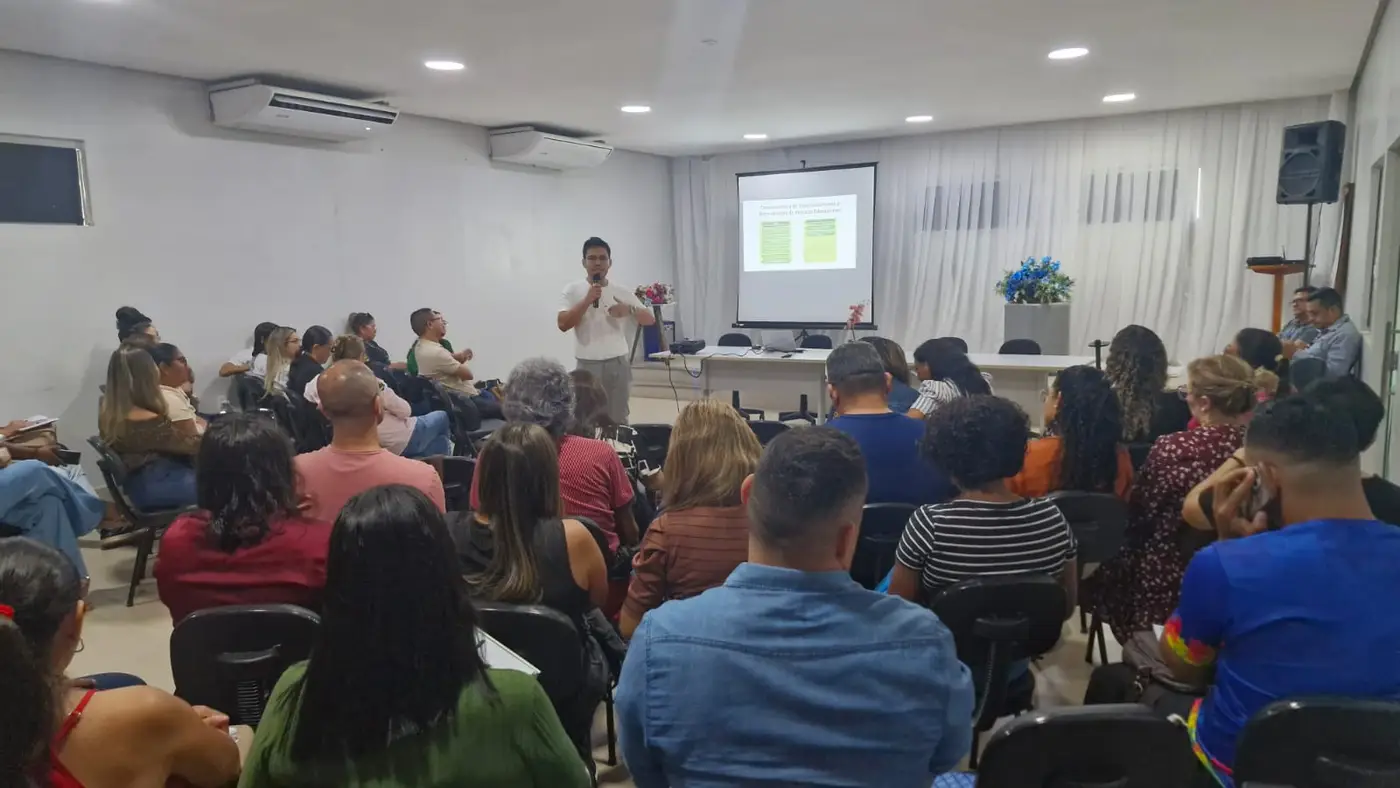 Educadores se reúnem no CVEDUC para alinhamento de estratégias da Central do Saeb em Ação