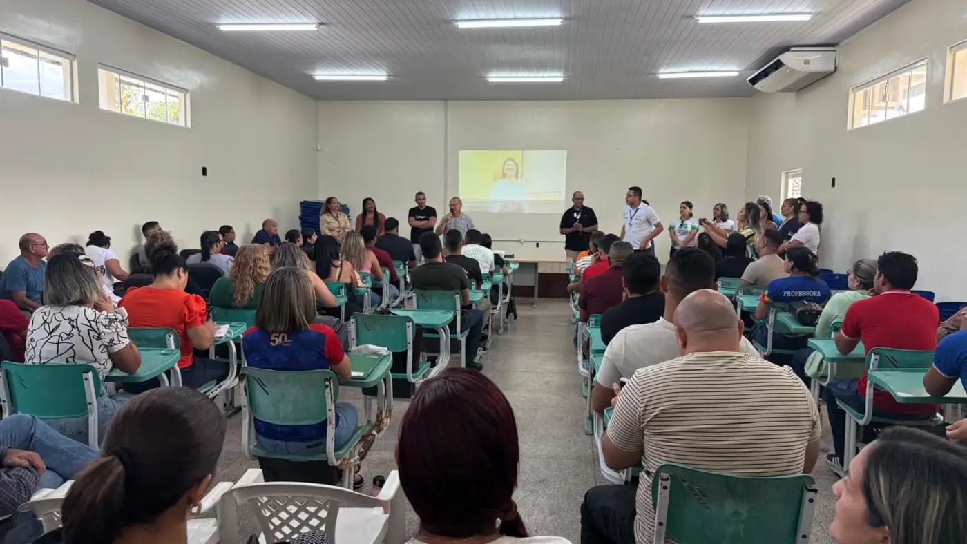 A formação ofereceu subsídios teóricos e práticos aos educadores, visando à melhoria dos indicadores de desempenho no Saeb