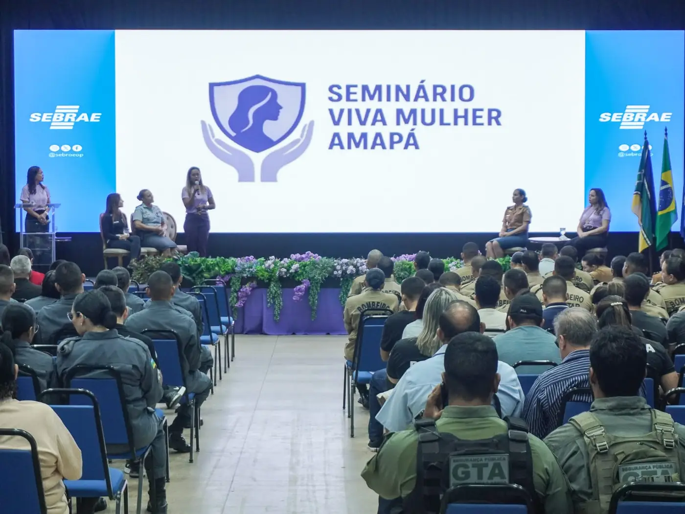 Seminário discute os fluxos de atendimento, estratégias de acolhimento e práticas voltadas a evitar a revitimização das mulheres que sofrem violência