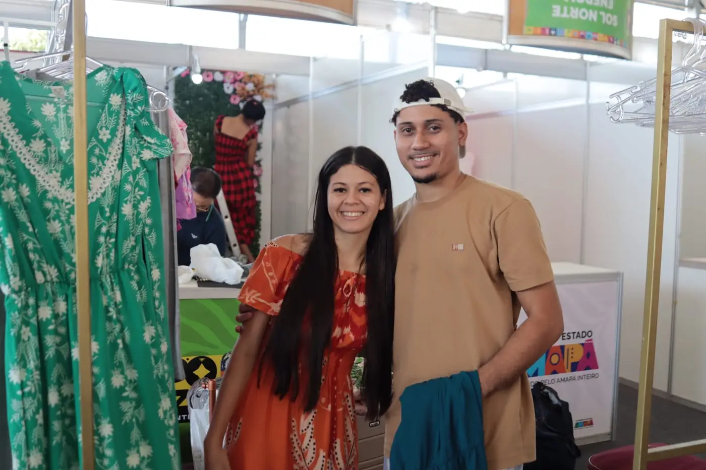 Os irmãos Izabelly e Jaider Tavares, de Ferreira Gomes, vieram até Macapá para empreender na 54ª Expofeira do Amapá