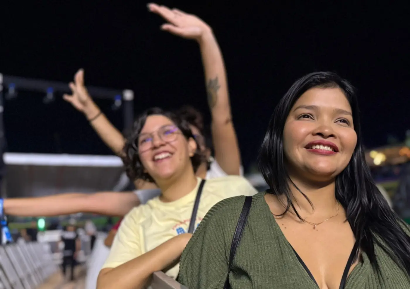 A fisioterapeuta Luanara Santos, de 32 anos (blusa verde), começou a acompanhar Alexandre Pires aos seis anos, quando ele ainda fazia parte do grupo Só Pra Contrariar
