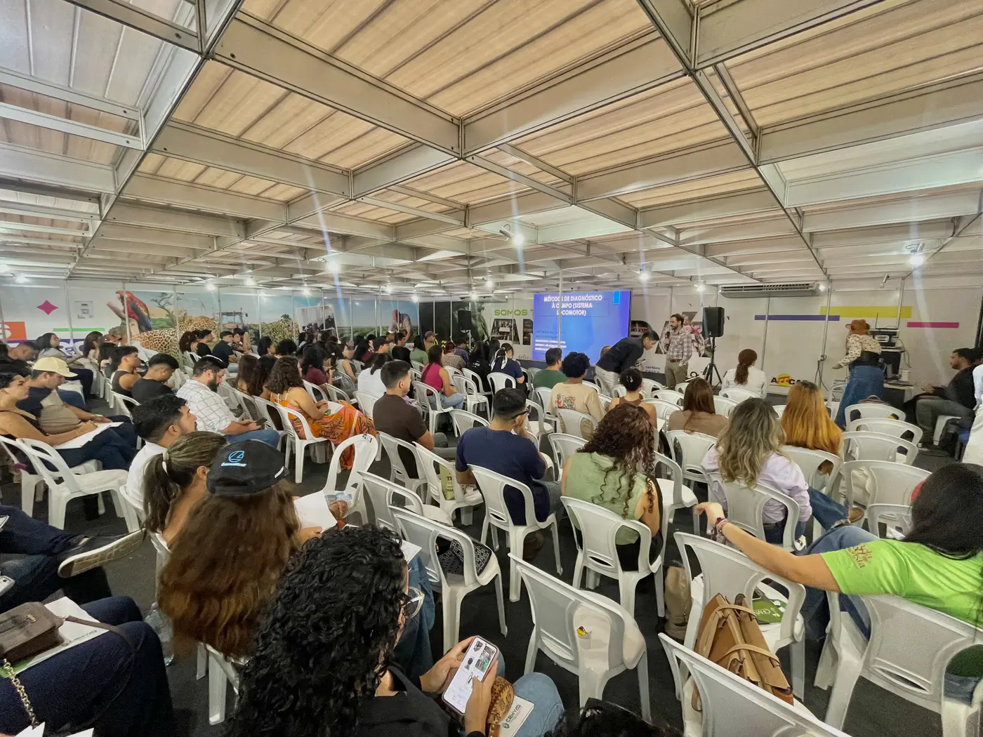 Ciclo de palestras do CRMV-AP integra estudantes, profissionais e a comunidade na 54ª Expofeira do Amapá