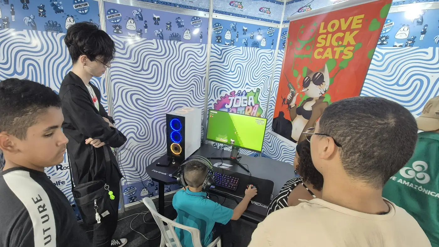 Espaço reúne pessoas de todas as idades para conhecerem a cultura de desenvolvimento de jogos