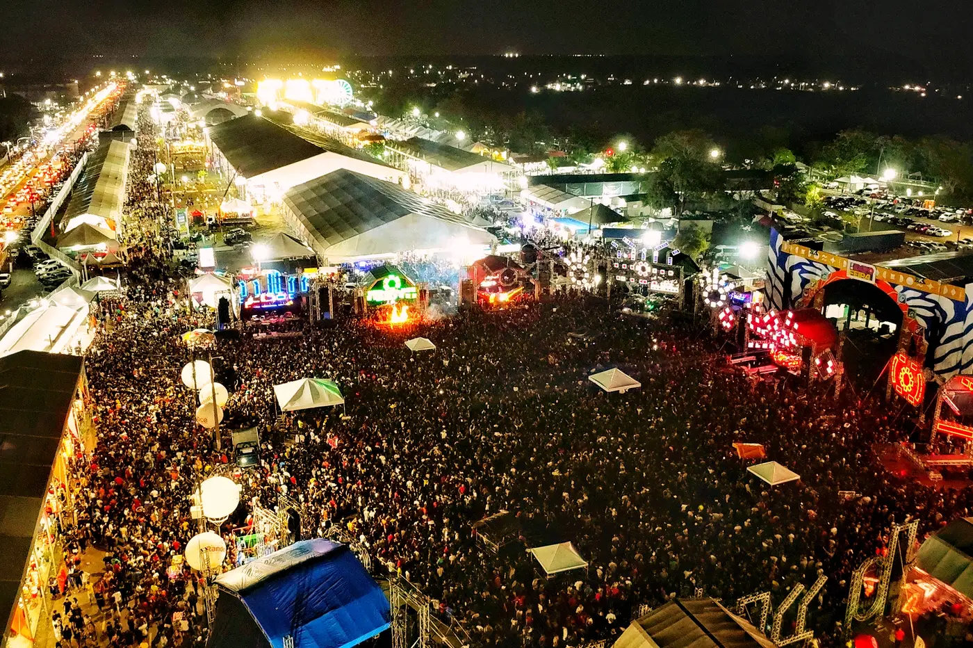 O público bateu recorde de mais uma noite da 54ª Expofeira do Amapá no Parque de Exposições da Fazendinha