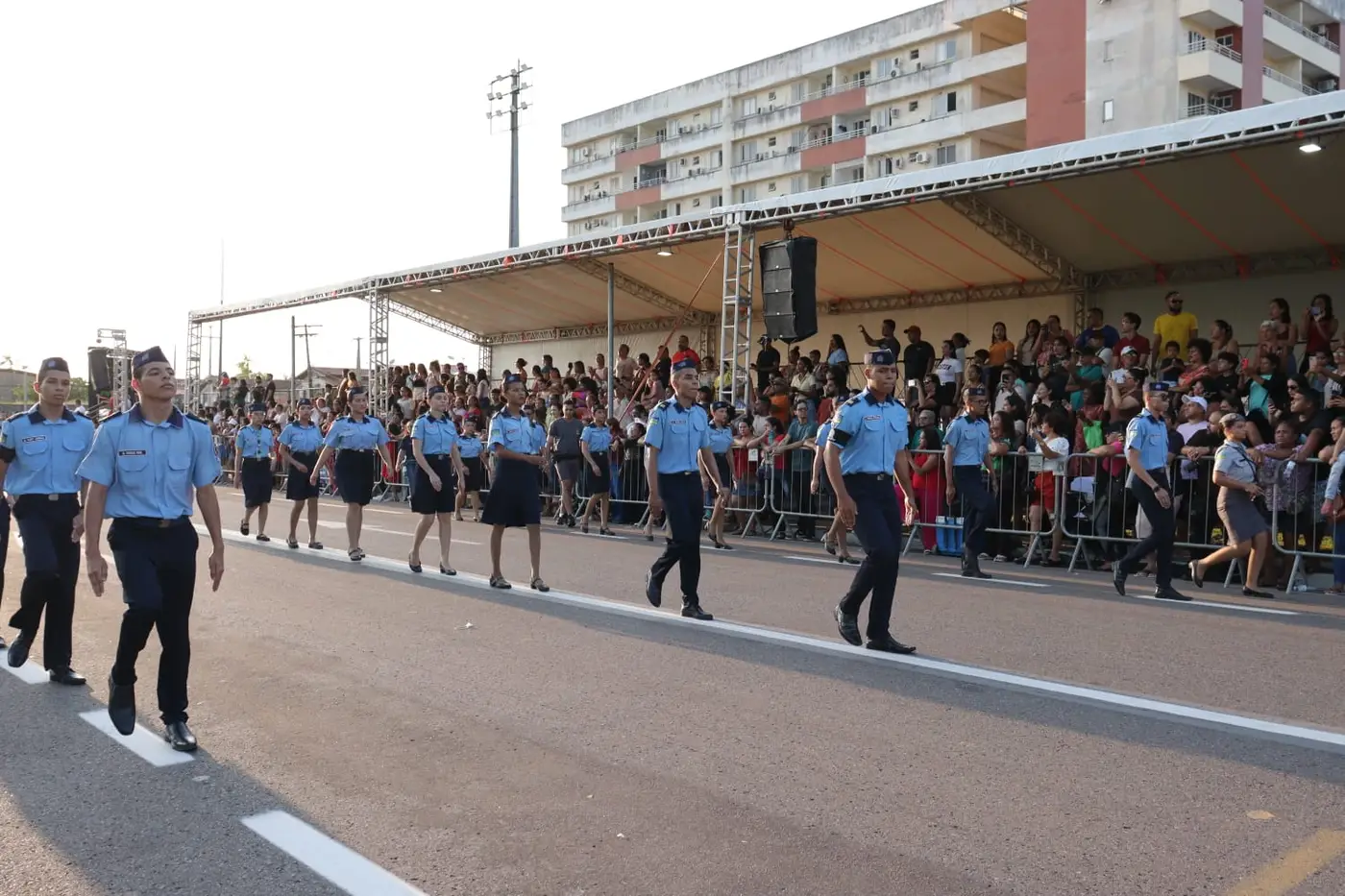 As seis escolas militares e de gestão compartilhada desfilaram com 400 alunos