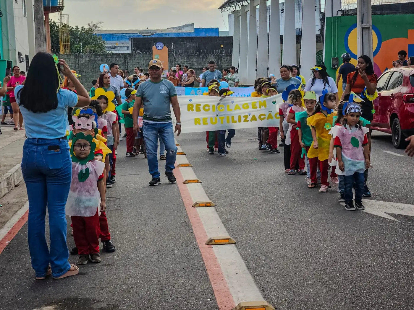 O desfile foi organizado em cinco pelotões, cada um com um subtema relacionado à preservação da natureza