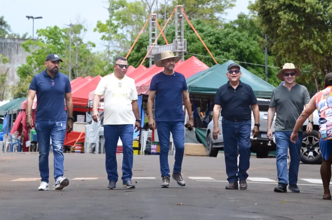 Governador Clécio Luís inspeciona início de pavimentação de 5 quilômetros de vias no município de Vitória do Jari