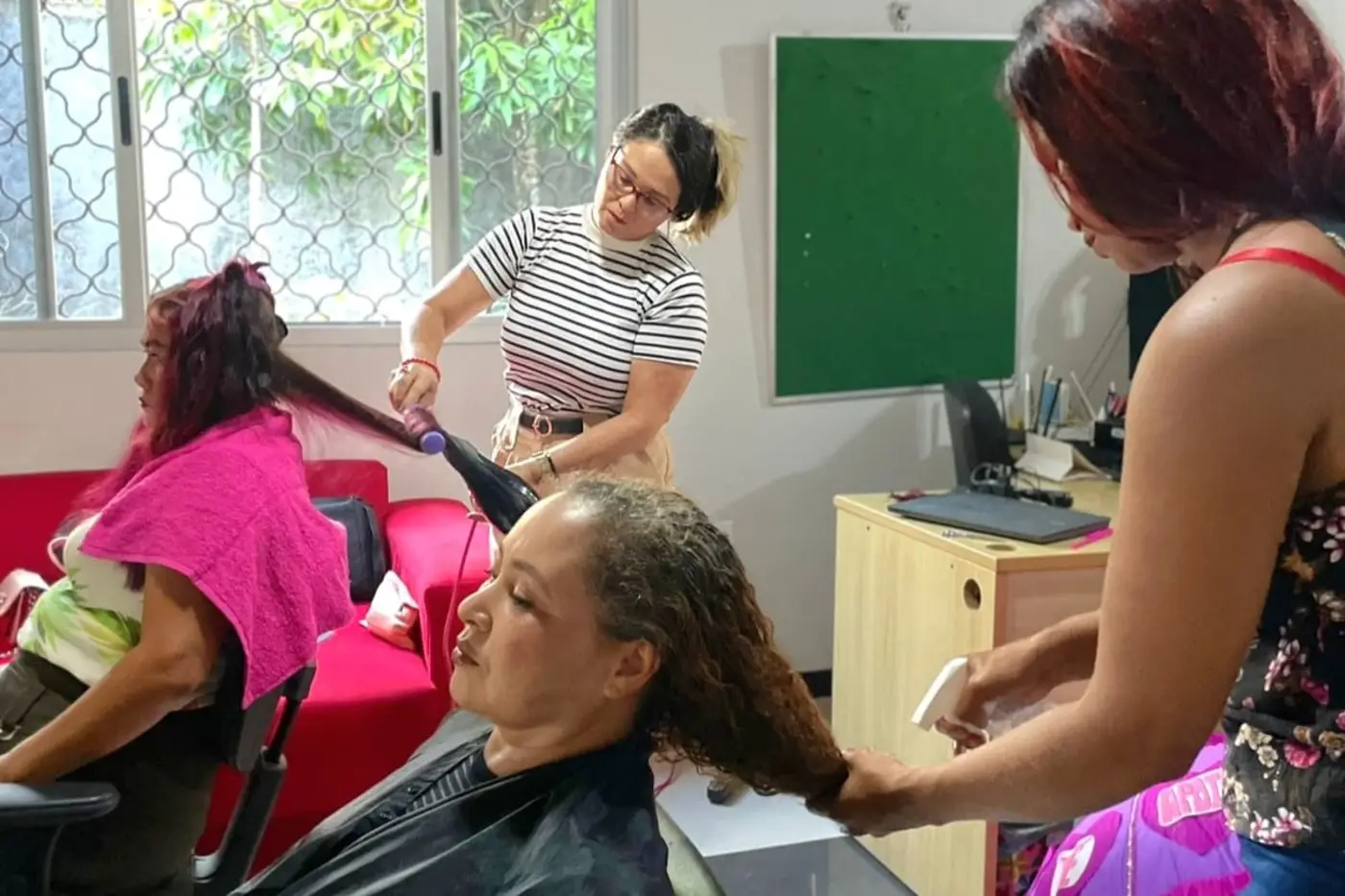 As participantes apoveitaram para cortar o cabelo