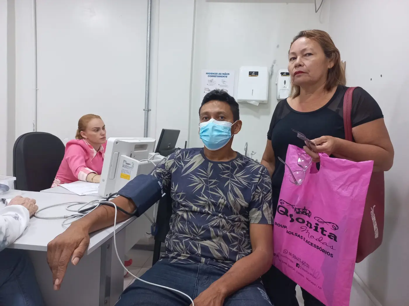 Regina do Socorro e o esposo Lúcio Souza, moradores do bairro Marabaixo, buscaram atendimento básico no HE, no Centro