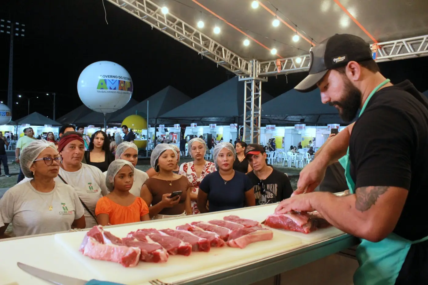 Primeira oficina das 10 que serão ofertadas até domingo, foi de técnicas de cortes de proteínas, legumes e verduras