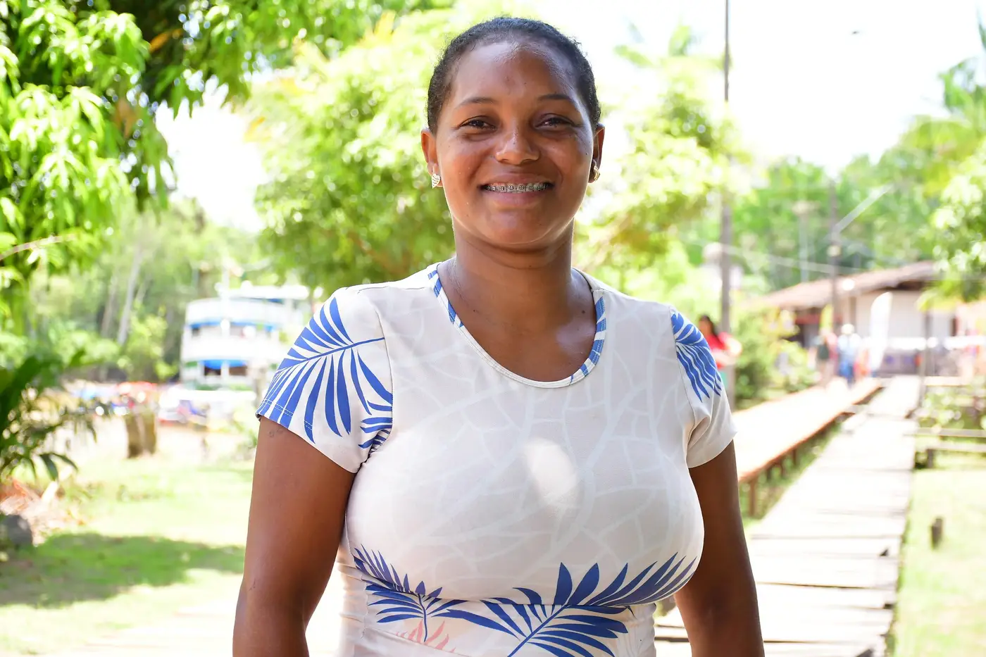 Thatiara Santos, de 31 anos, foi a primeira paciente atendida com o tratamento odontológico nesta segunda-feira, 22