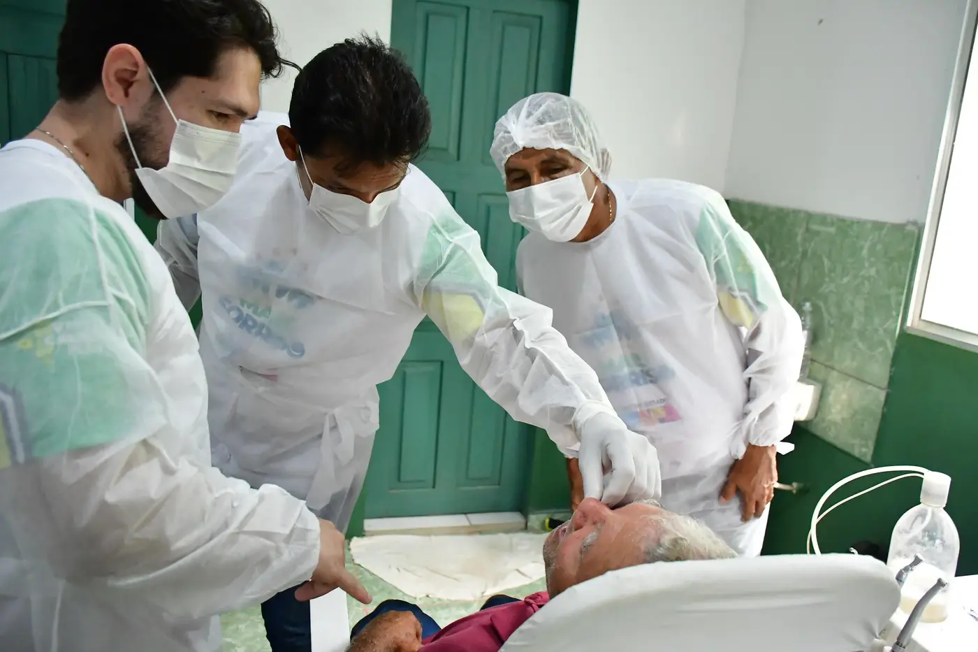 Dentistas usam técnicas inovadoras que permitem realizar tratamento de canal e reabilitação oral em uma única sessão