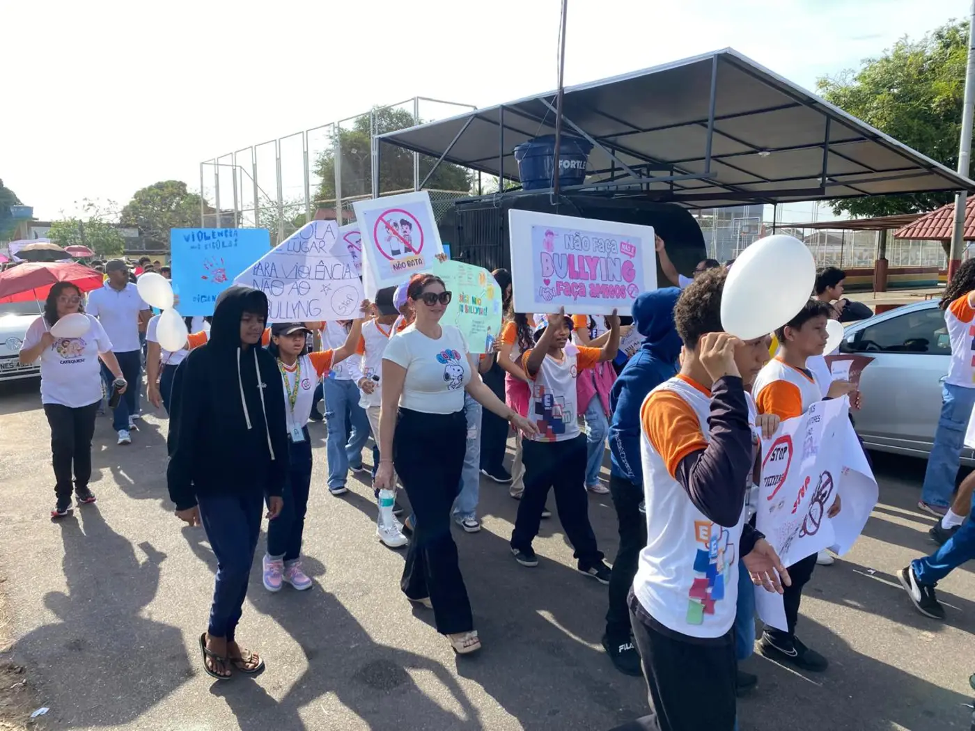 Caminhada aconteceu nesta sexta-feira, 26, nos arredores da Escola Maria Merian