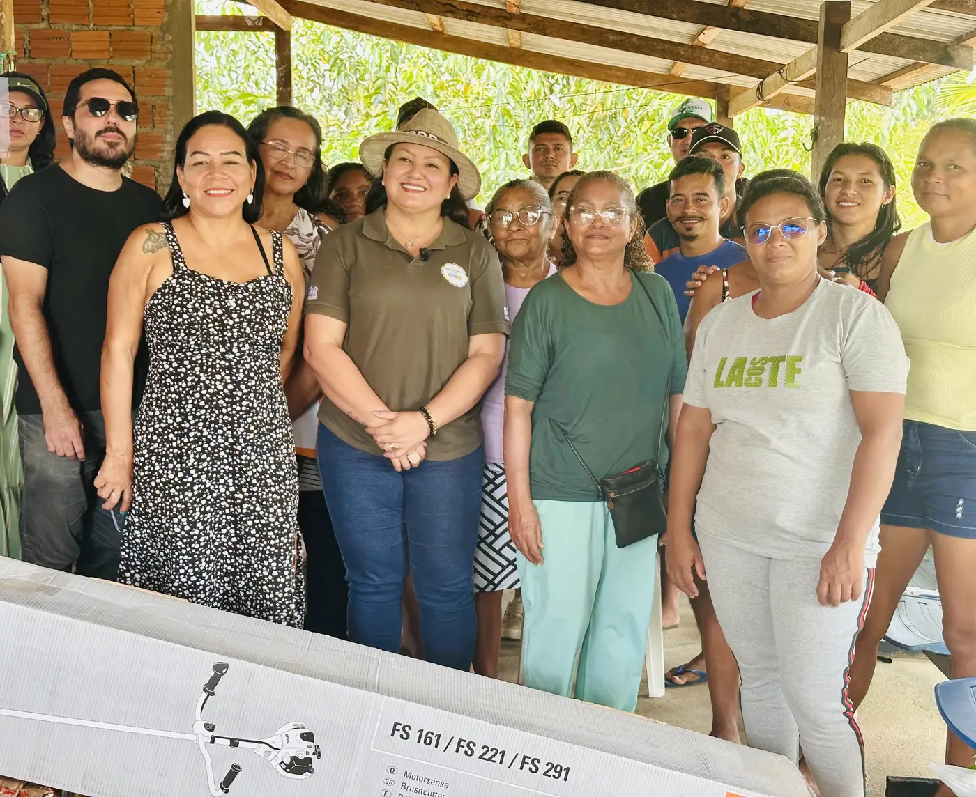 Produtores familiares beneficiados com os equipamentos do arranjo de mandiocultura.