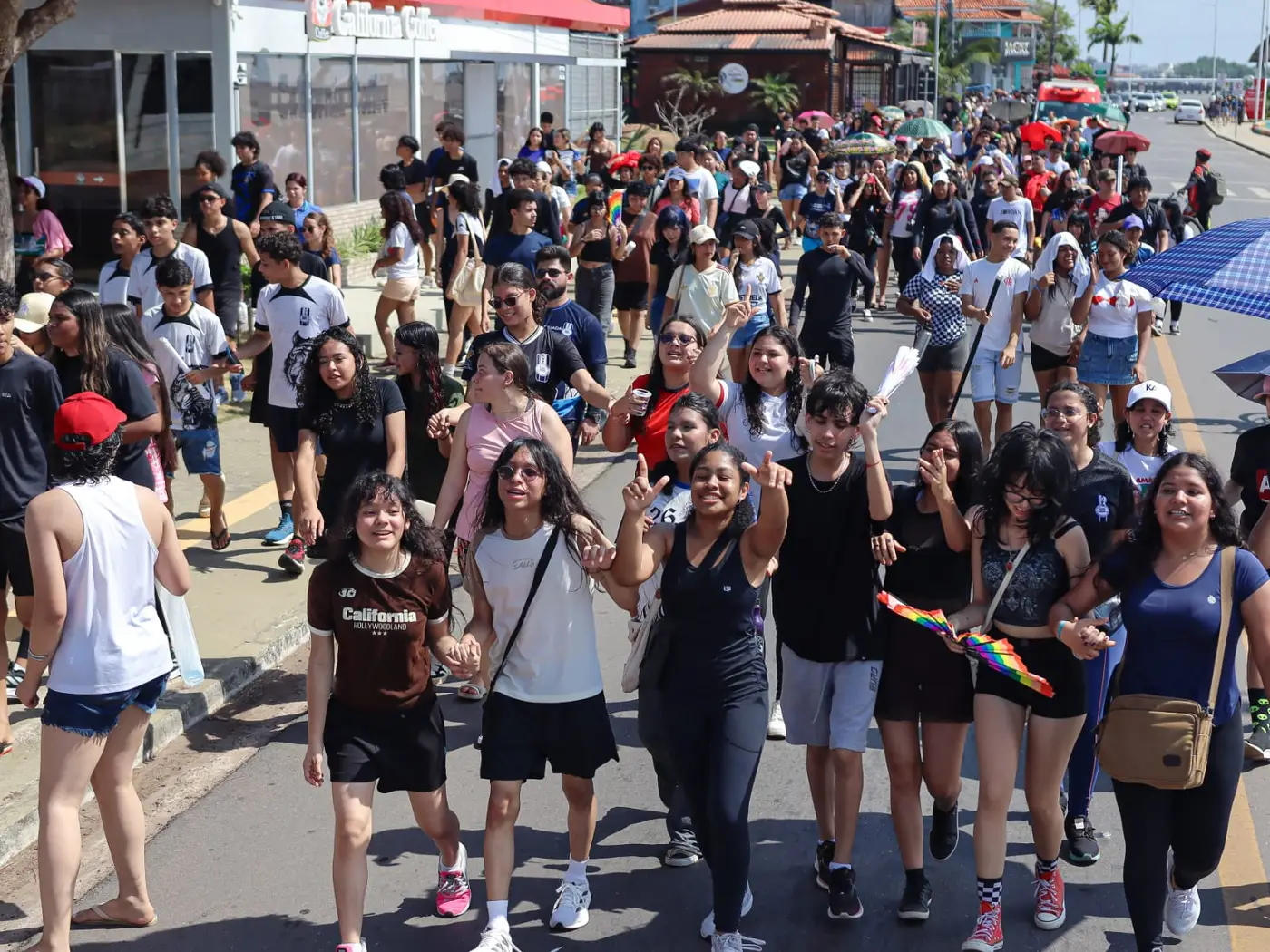 Com o tema “Lugares de Preservação da Memória Coletiva”, a caminhada deste ano destacou a importância do patrimônio cultural amapaense por meio de trabalhos produzidos pelos estudantes, como cartazes, banners, dramatizações e maquetes