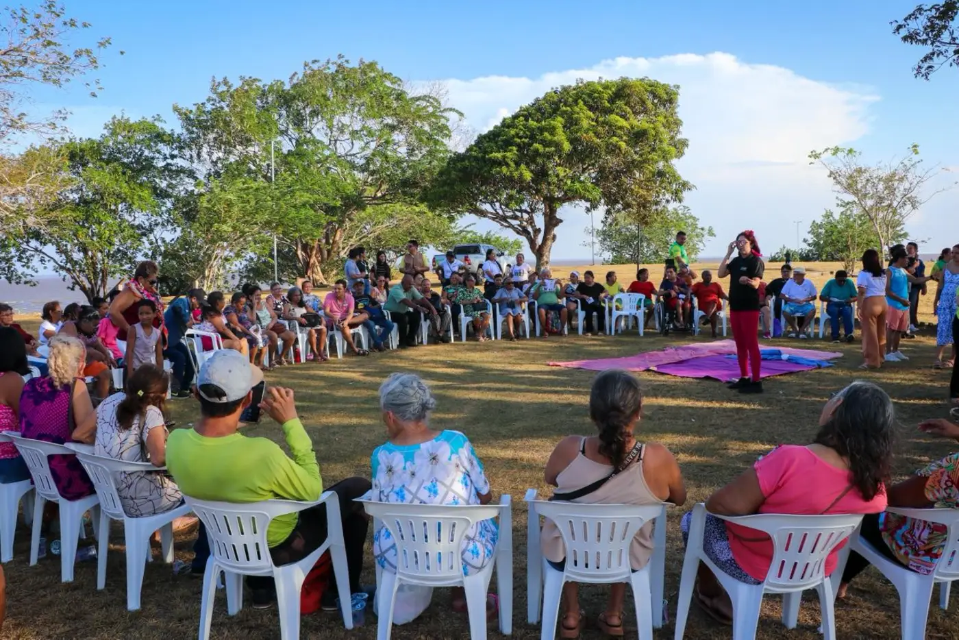 Governo do Estado celebra Dia Nacional do Idoso com lazer às margens do Rio Amazonas