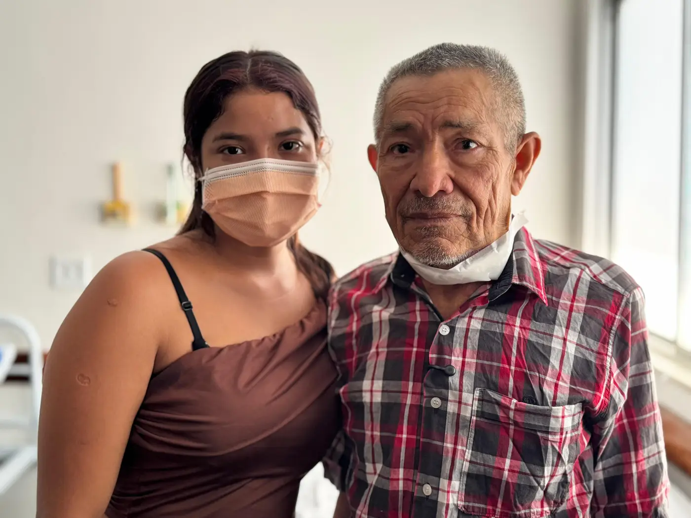 José com a filha Jaiane Souza, já aliviados após cirurgia