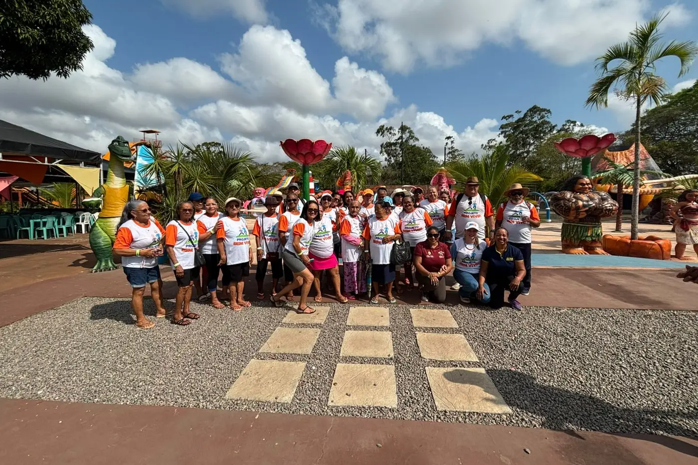Governo do Amapá promove dia de lazer com música e diversão para idosos do Residencial Macapaba