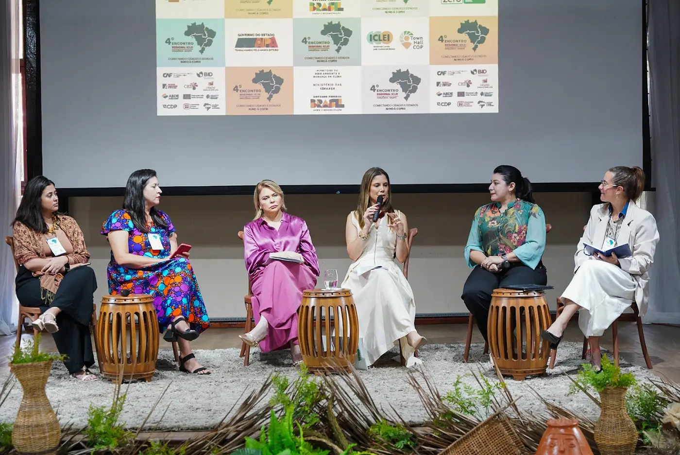 Lideranças femininas participaram da sessão, mediada pela primeira-dama do Estado, Priscilla Flores