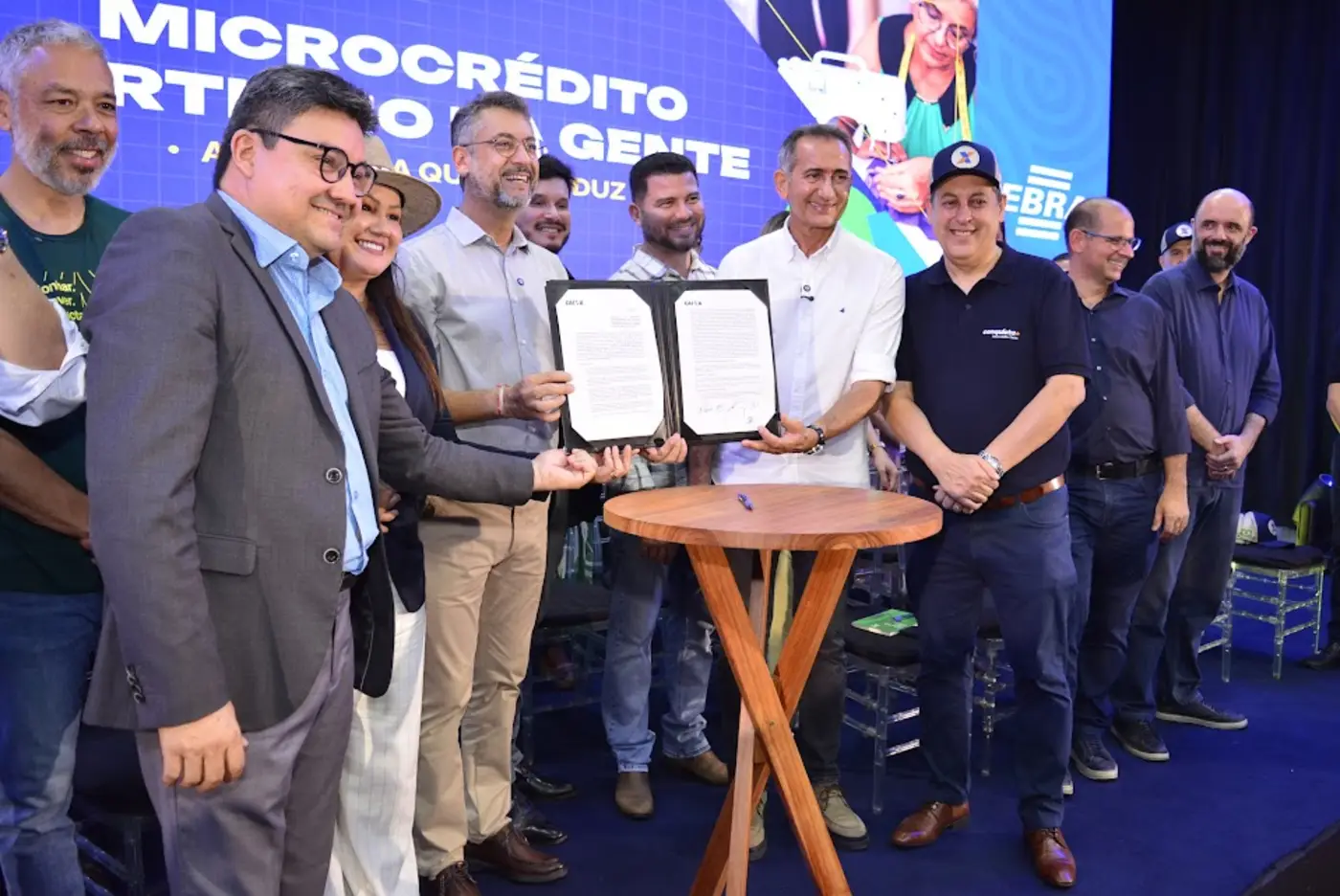 Governador Clécio Luís ao lado do ministro Waldez Góes, durante anúncio da liberação de R$ 500 milhões para operações de microcrédito rurais