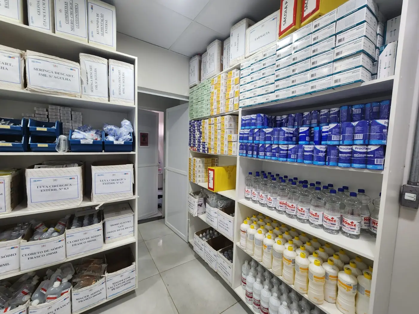 Ampliada e informatizada, farmácia do HE garante reposição regular de medicamentos