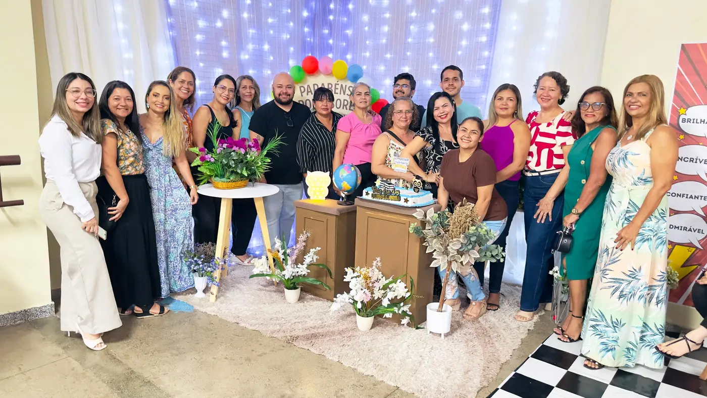 A atividade reuniu educadores, alunos e equipe gestora em um momento de celebração e valorização dos profissionais que transformam vidas por meio do ensino