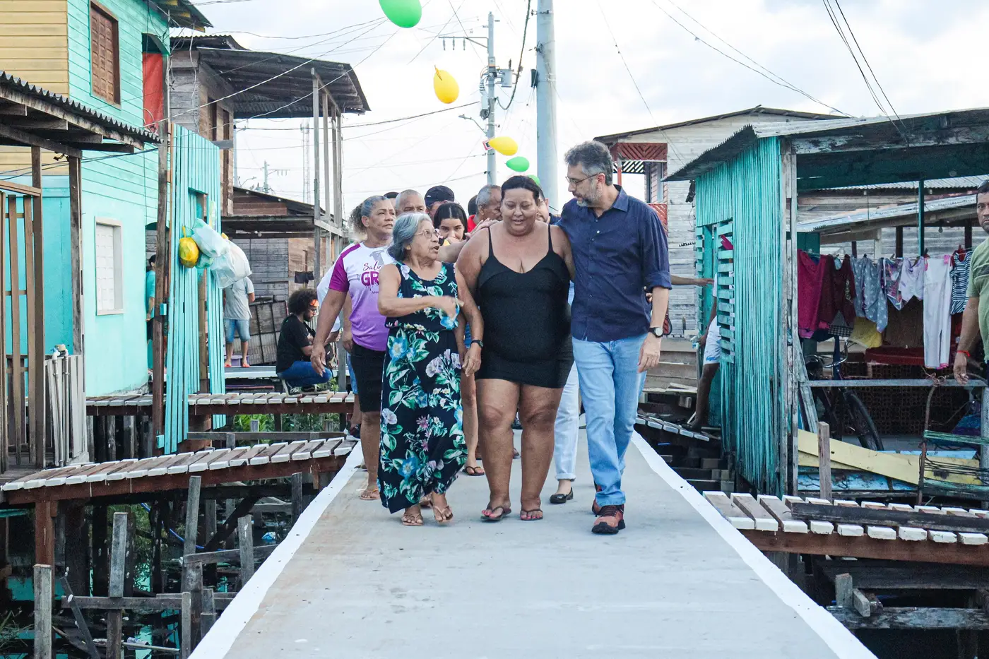 Governador Clécio Luís entregou Ponte Firme na 18ª avenida dos Congós, em Macapá