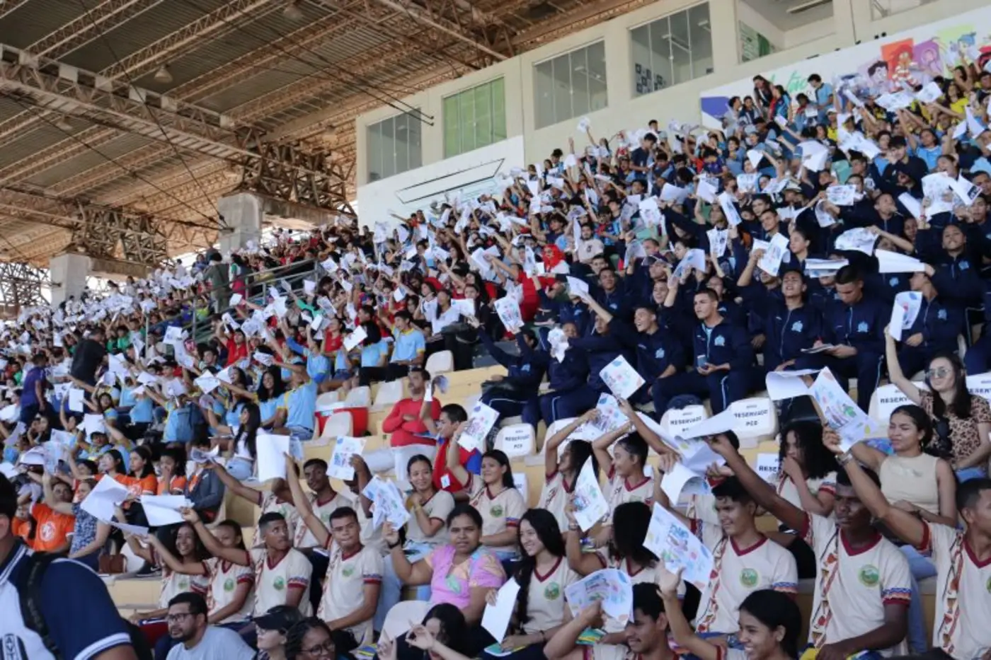 O evento reúne centenas de alunos da rede pública em um momento de descontração, aprendizado e motivação, com revisões de conteúdo e apresentações temáticas