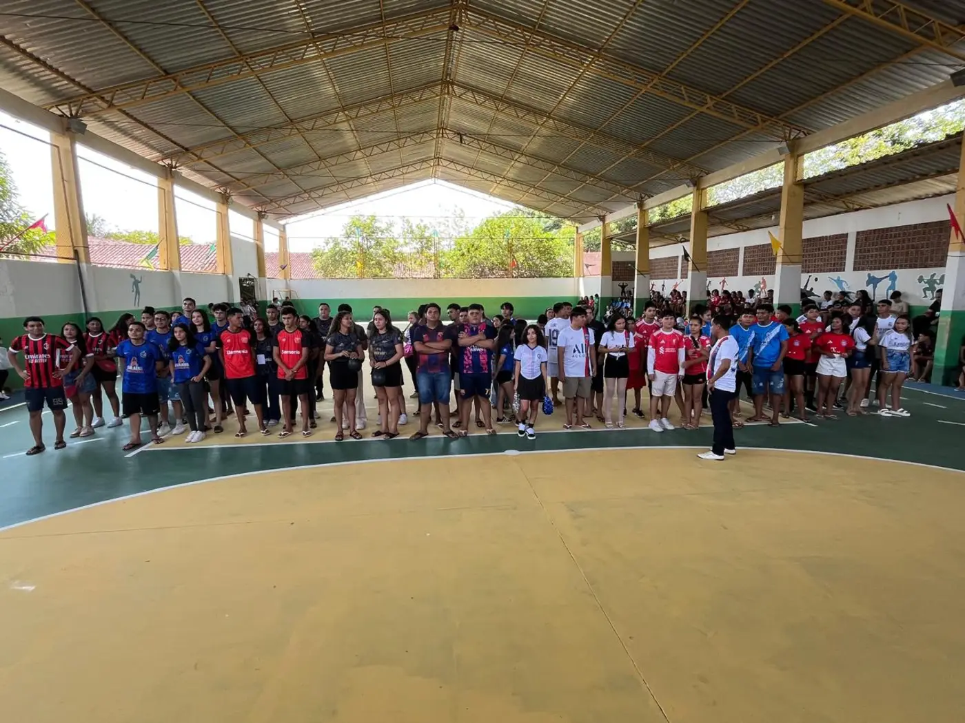 O tema deste ano é ″O esporte como força de amizade”, valorizando o trabalho em equipe, a união e o papel transformador das atividades esportivas no ambiente escolar