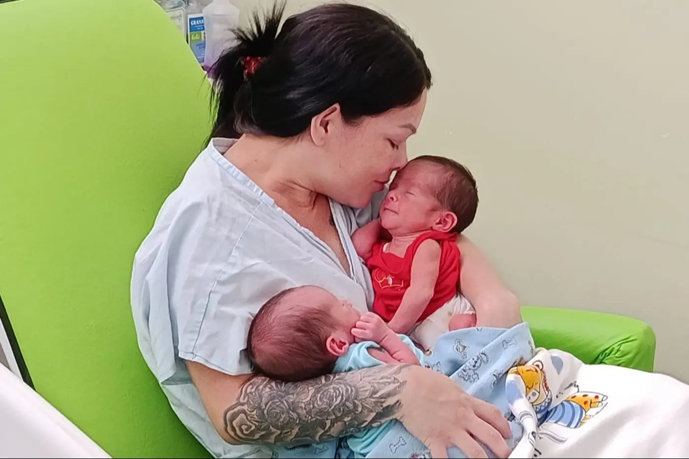 Sandy Ellen, mãe dos gêmeos prematuros Azafi e Airon