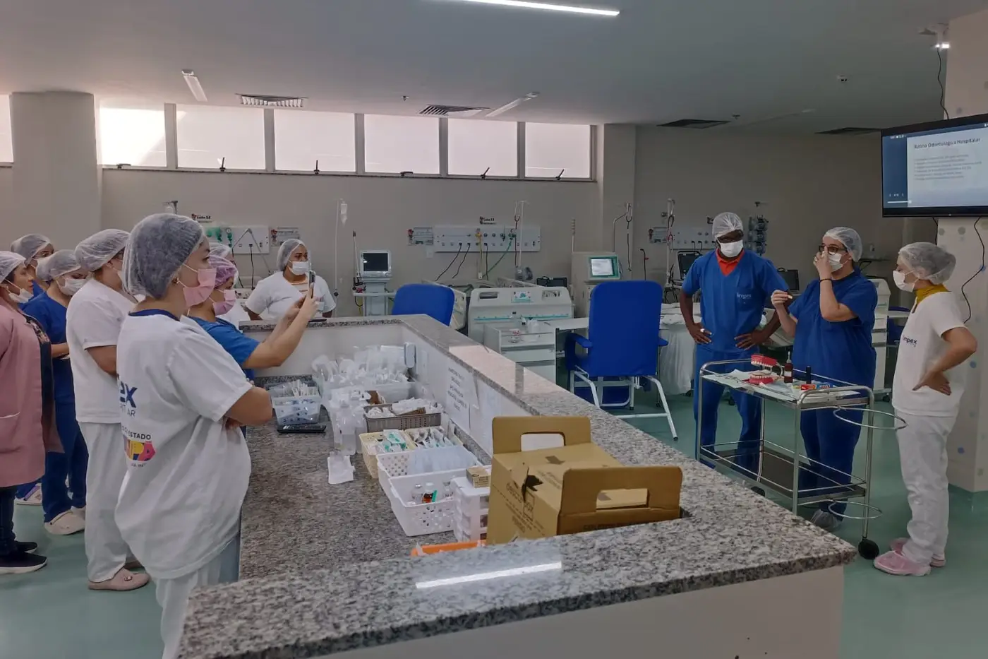 Coordenadoria de Odontologia do HCA capacita equipe de enfermagem quanto às práticas de saúde bucal durante internação da UTI da unidade