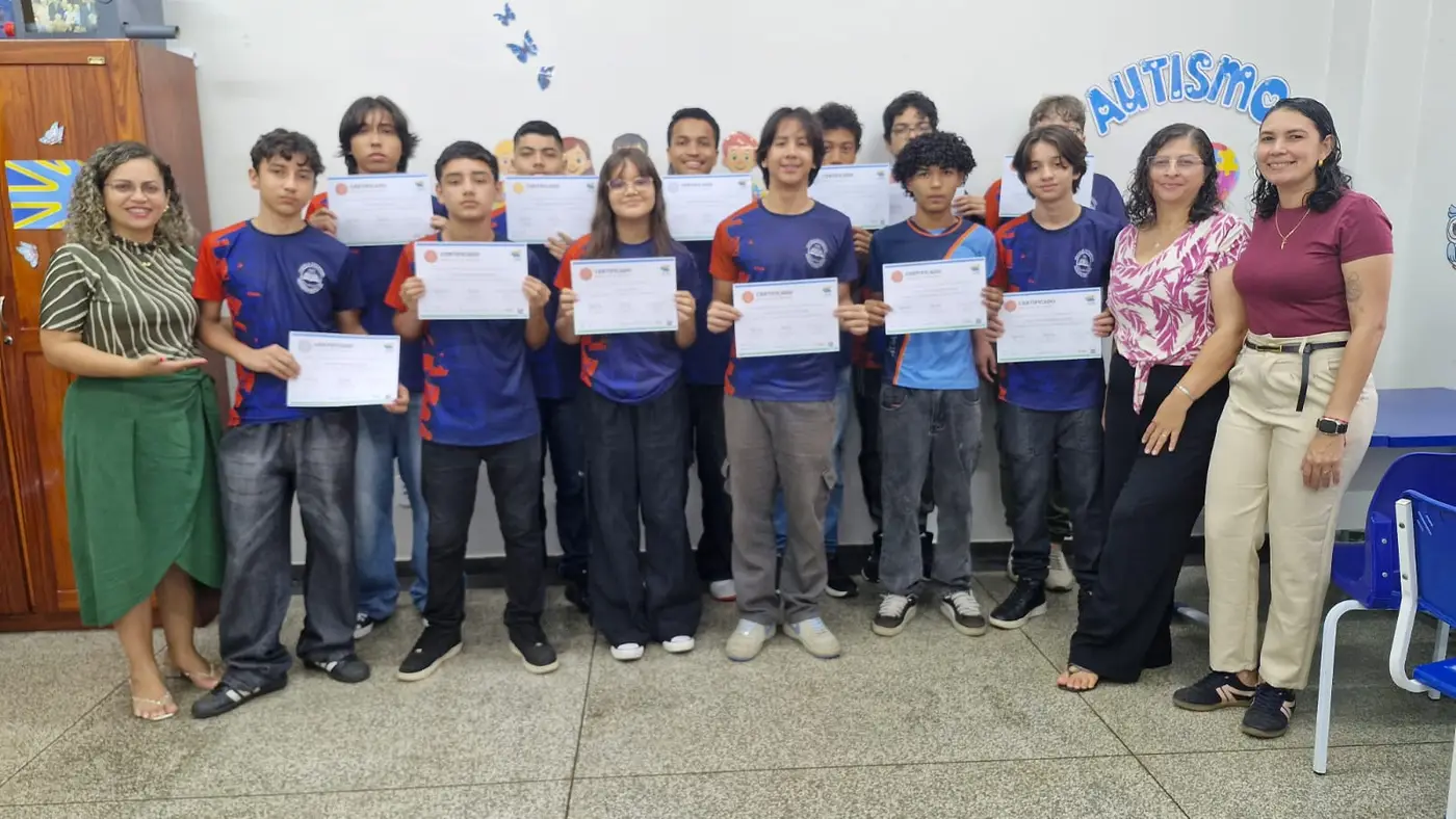 Treze estudantes da Escola Estadual Augusto dos Anjos, em Macapá, receberam premiações