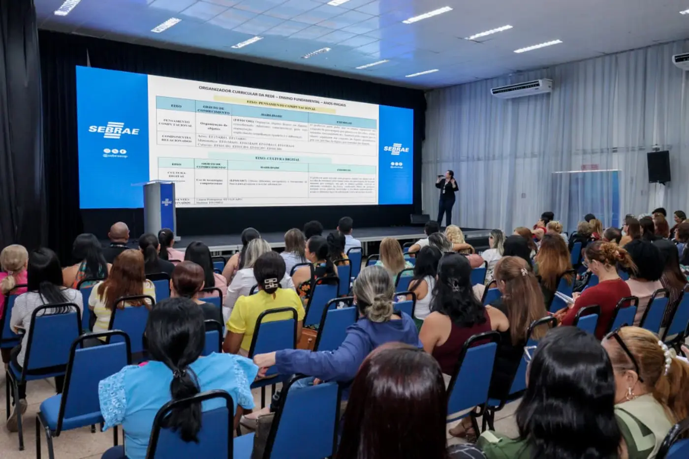 A consulta visa consolidar uma política curricular inovadora e inclusiva