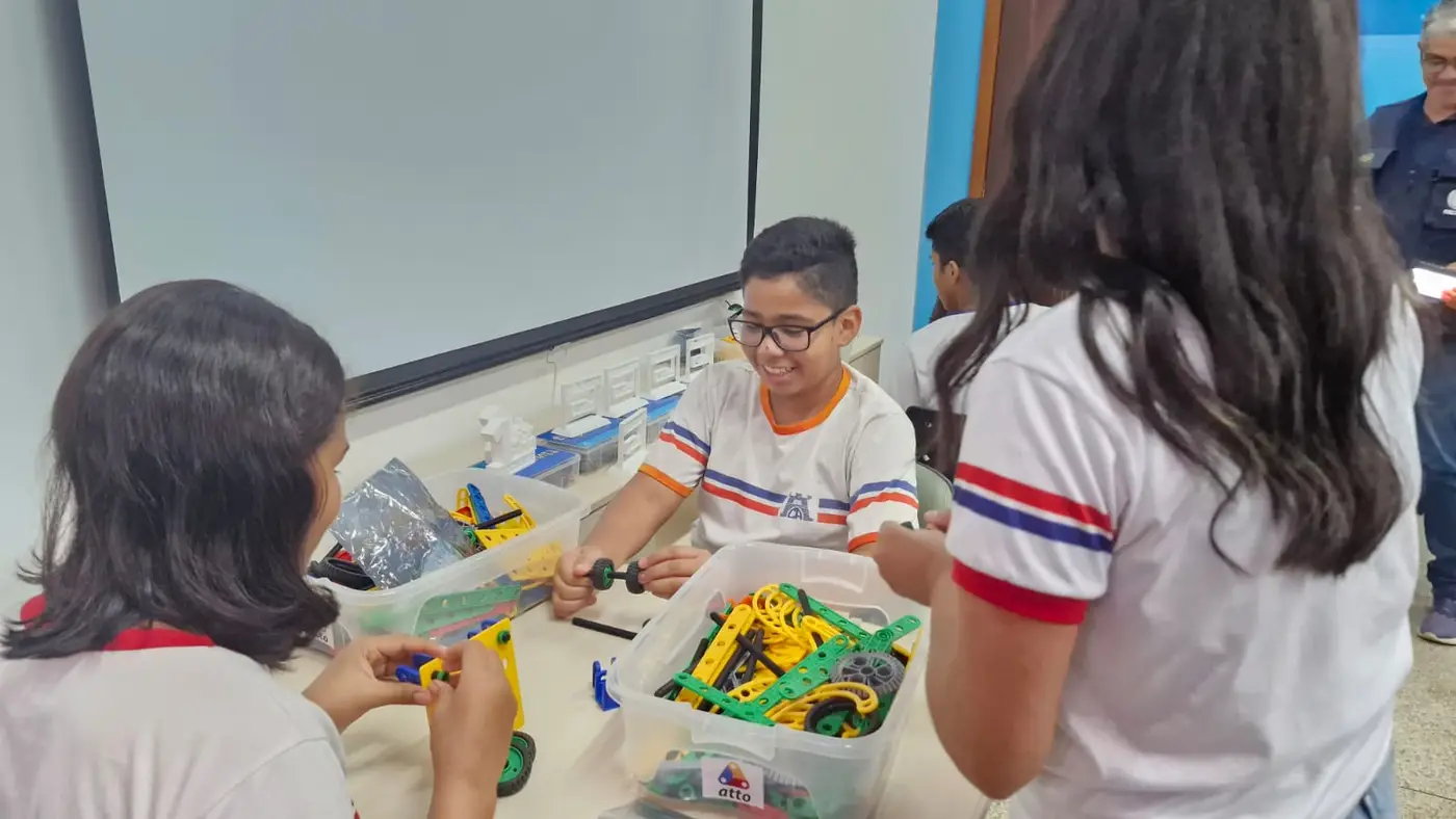 Estudantes de robótica do Colégio Amapaense se preparam para representar o Estado em campeonato nacional
