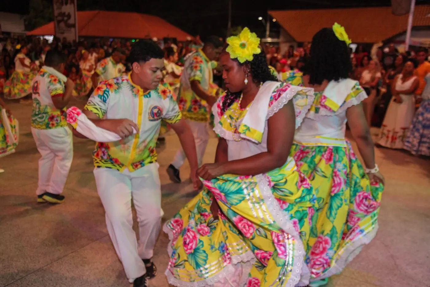 A noite foi marcada pelas danças e rodar das saias nas rodas de batuque e marabaixo