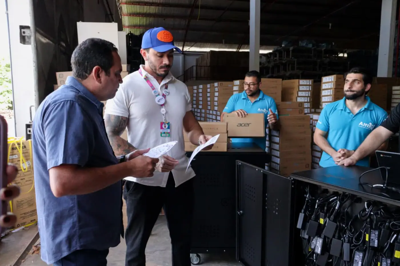 Governo do Amapá organiza equipamentos para entregar às escolas estaduais