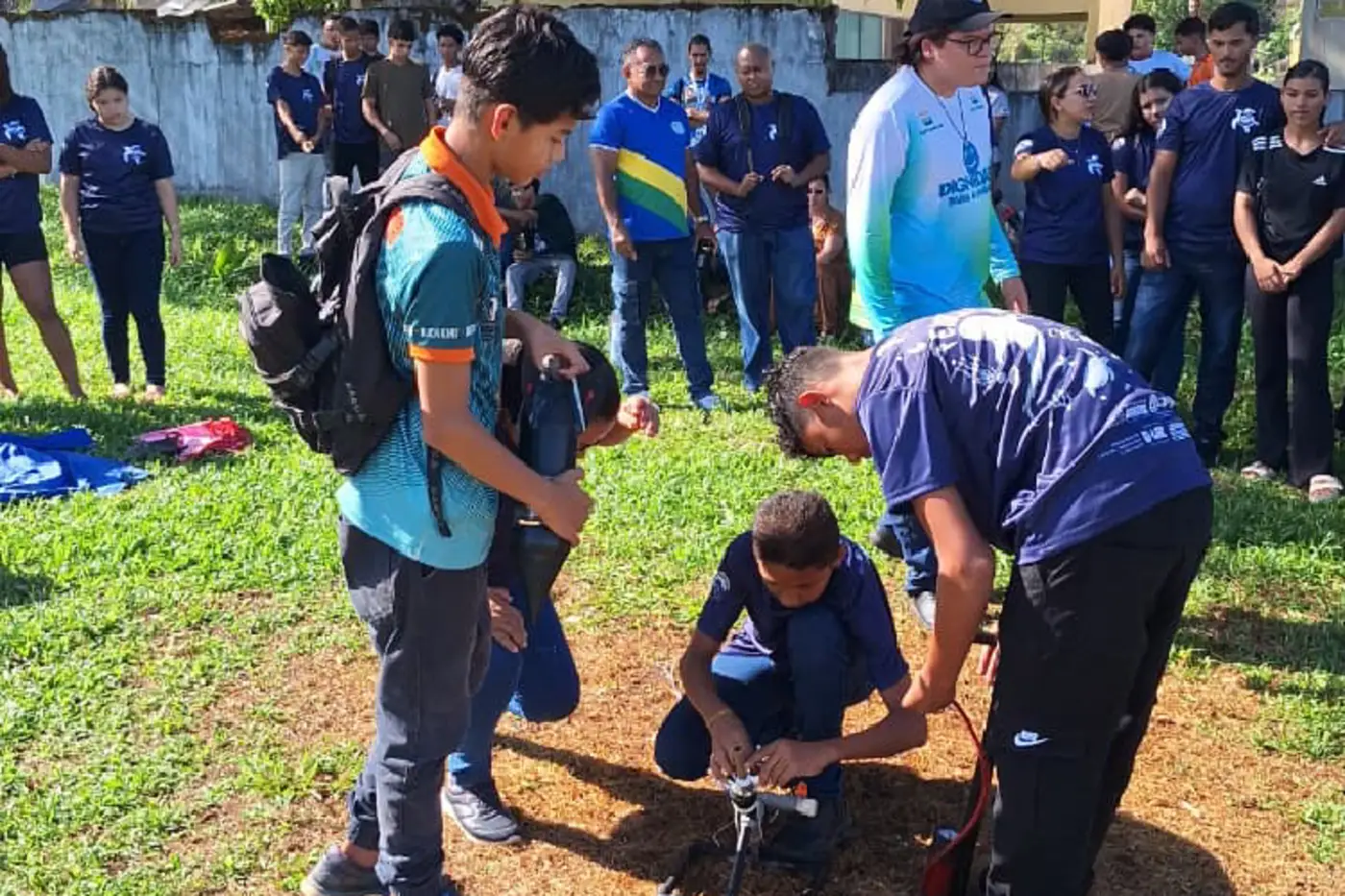 Estudantes participam de atividades científicas e lançamento de foguetes durante a 6ª Feira das Ciências DuCaxias, em Oiapoque